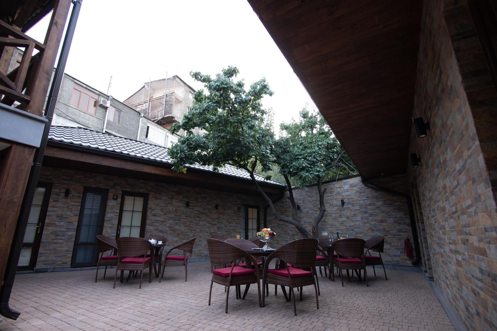 Boutique Living Hotel 예레반 외부 사진
